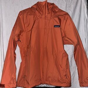 - Medium Women’s Patagonia H2NO rain Jacket